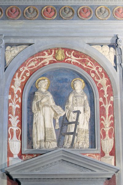 Sint Laurentius en Sint Stefanus, laag reliëf sculptuur boven de noorddeur, ca. 1440 door Donatello