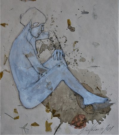 Contemplatieve blauwe figuur door Doris Schmitz