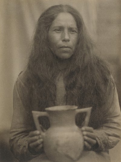 Cherokee vrouw, ca. 1929 (z/w foto) door Doris Ulmann