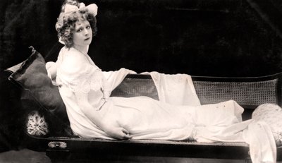 Mabel Love 1874-1953, Engelse actrice en danseres, begin 20e eeuw door Dover Street Studios