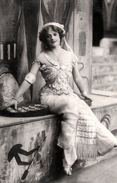Madge Vincent, zangeres en actrice, jaren 1900 door Dover Street Studios