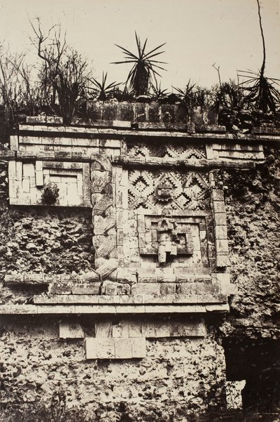 Uxmal, Indiaans bas-reliëf, Nonnenpaleis door Désiré Charnay
