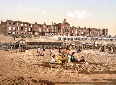 Hotel Oranje vanaf het Strand in Scheveningen, gepubliceerd ca. 1900 door Dutch Photographer