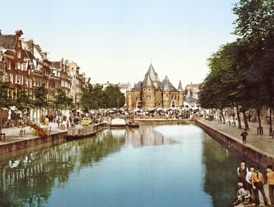 De Nieuwe Markt en Beurs, Amsterdam, Nederland, ca. 1900 door Dutch Photographer