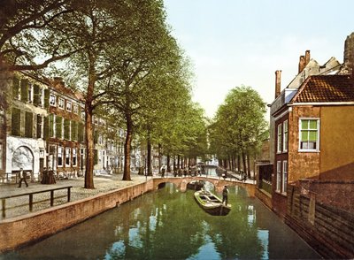 Uitzicht op een kanaal in Den Haag, 1890-1900 door Dutch Photographer