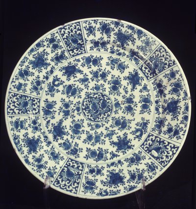 Bord met blauw rozenpatroon, 1764 door Dutch School