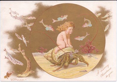 Een Victoriaanse kerstkaart van een heremietkreeft in een schelp bereden door een waterbaby omringd door een school vissen, c.1895 door E. Gertrude Thompson
