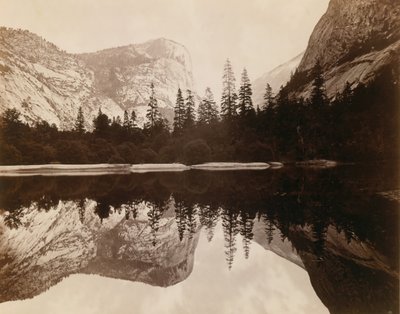 Mirror Lake, Vallei van de Yosemite door Eadweard Muybridge