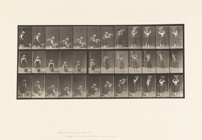 Plaat 230. 30 lb mand van grond naar hoofd tillen, draaien, 1885 door Eadweard Muybridge