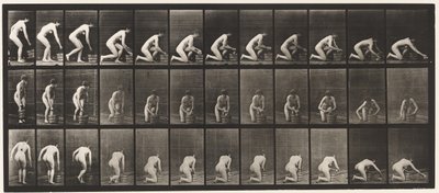 Plaat 252. Op rechterknie knielen en vloer schrobben, 1872-1885 door Eadweard Muybridge