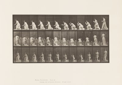 Knielen, ellebogen op stoel, handen gevouwen door Eadweard Muybridge