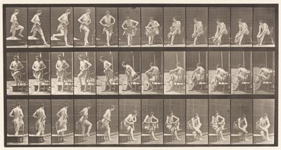 Plaat 410. Uit bad stappen, zitten, voeten afdrogen door Eadweard Muybridge
