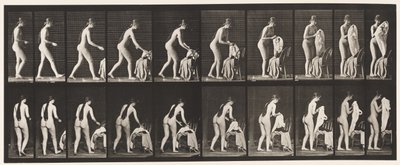 Plaat 415. Toilet, Klaarmaken om Kleding Aan te Trekken door Eadweard Muybridge