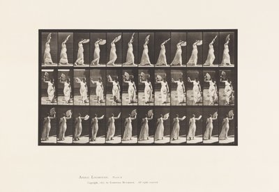 Plaat 41. Lopen, met een waaier flirten door Eadweard Muybridge