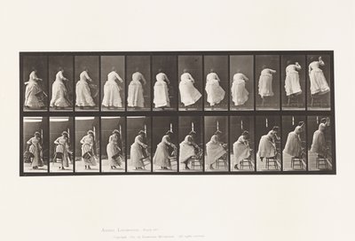 Plaat 457. Op een Stoel Stappen en Omhoog Reiken door Eadweard Muybridge