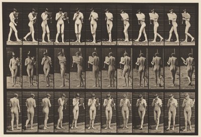 Plaat 46. Lopen, met een waaier flirten en omdraaien door Eadweard Muybridge