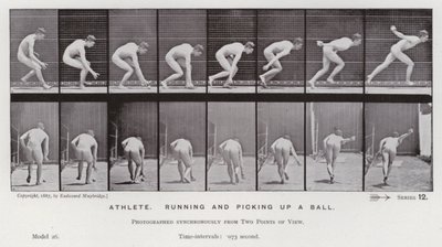 Het menselijk lichaam in beweging: Atleet, rent en pakt een bal op (zwart-wit foto) door Eadweard Muybridge