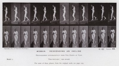 Het menselijk lichaam in beweging: Vrouw, daalt een helling af (zwart-wit foto) door Eadweard Muybridge