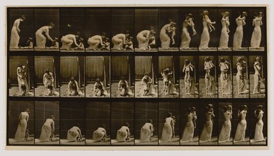 Vrouw die kind optilt en draagt, uit het boek Animal Locomotion door Eadweard Muybridge