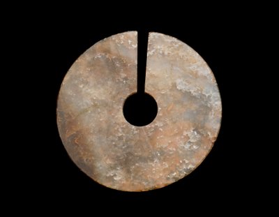 Oorbel, een van een paar, 8e-7e eeuw v.Chr. door Eastern Zhou Dynasty Chinese School