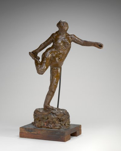 Dancer die haar rechtervoet in haar rechterhand houdt door Edgar Degas