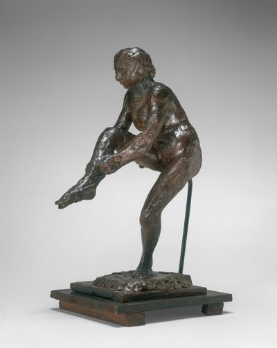 Danser die haar Kous Aantrekt, 1890s-1911 door Edgar Degas