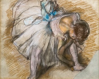 Danseres die haar schoen aanpast. 1885 door Edgar Degas