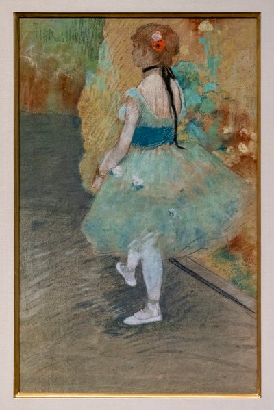Groene danser. Rond 1878. Pastel op papier. door Edgar Degas