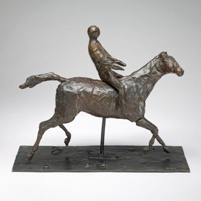 Paard met jockey, paard galopperend, hoofd naar rechts draaiend, voeten raken de grond niet door Edgar Degas