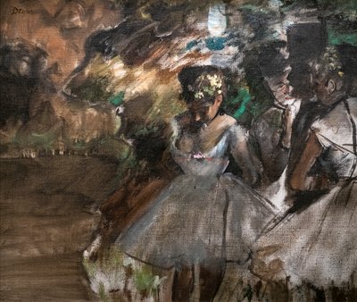 Drie dansers achter de schermen door Edgar Degas