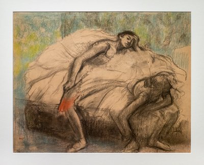 Twee dansers in rust. 1890-1895. Houtskool, pastel accenten op papier. door Edgar Degas