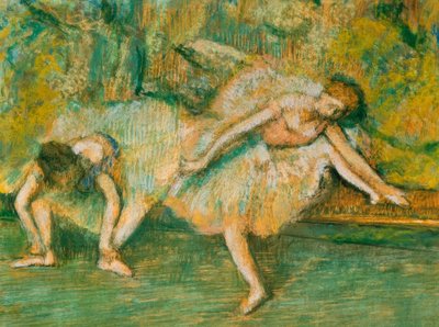 Twee danseressen op een bank door Edgar Degas