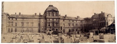 Het Louvre Museum: de Napoleon binnenplaats vanaf de carrousel door Edouard Denis Baldus