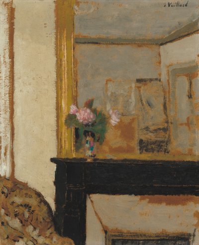 Vaas met bloemen op een schoorsteenmantel, ca. 1900 door Edouard Vuillard