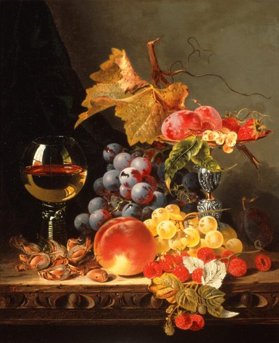Druiven, pruimen, witte bessen, aardbeien met wijn op een houten rand door Edward Ladell