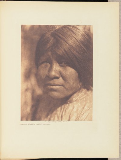 Een jonge vrouw van Campo - Diegueño door Edward S. Curtis