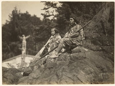 [Motana en zijn vader, Kenada de Ravenleider]. door Edward S. Curtis