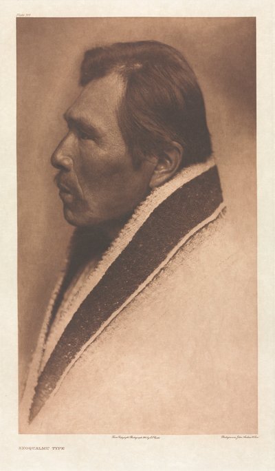 Portfolio IX, Plaat 319: Snoqualmu Type door Edward S. Curtis
