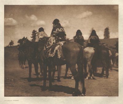 Portfolio I, Plaat 25: Jicarilla-vrouwen door Edward S. Curtis