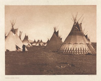 Portfolio VI, Plaat 186: Geschilderde Lodges--Piegan door Edward S. Curtis