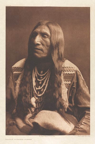 Portfolio VI, Plaat 191: Dubbele Runner--Piegan door Edward S. Curtis