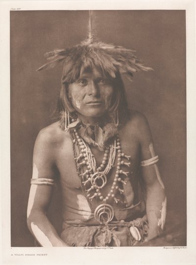 Portfolio XII, Plaat 429: Een Walpi Slangenpriester door Edward S. Curtis