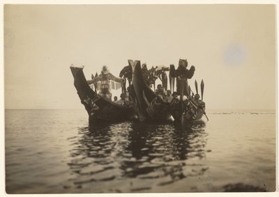 [Spoedig zullen we hun liederen van trots en grootspraak horen]. door Edward S. Curtis