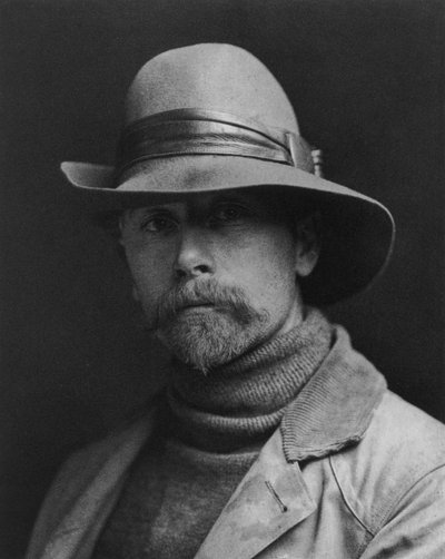 Edward S. Curtis (1868-1952) Amerikaanse fotograaf die werkte onder patronage van John Pierpont Morgan, hij was geïnteresseerd in Indianen en publiceerde een soort encyclopedie over hen ("The North American Indian") door Edward Sheriff Curtis