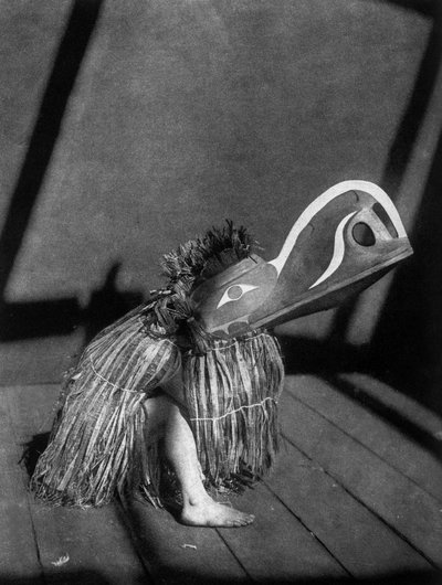 Qajyuhl indianen, c. 1914 tijdens stamdans (Winterdans) door Edward Sheriff Curtis