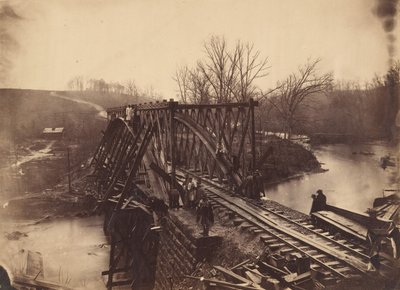 Deel van de bouwkorps die nieuwe militaire vakwerkbrug over Bull Run bouwt door Egbert Guy Fowx