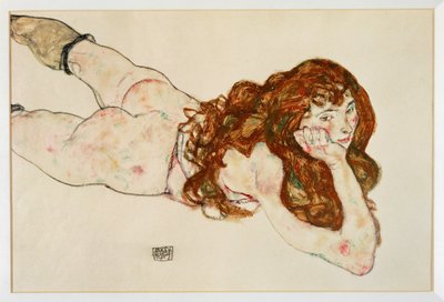 Vrouwelijk naakt liggend op haar buik - Naakt op haar ... (gouache en zwart krijt) door Egon Schiele