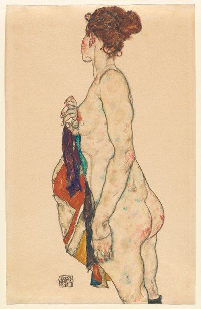 Staande naakt met een patroonjas, 1917 door Egon Schiele