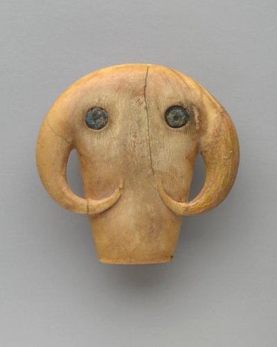 Amulet in de Vorm van een Stierenkop, ca.3500-3100 v.Chr. door Egyptian