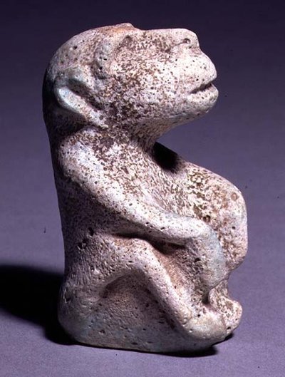 Baviaanbeeldje, uit de Hierakonpolis Tempel, Hoofdstorting, vroege Dynastieke Periode, 1e-2e Dynastie door Egyptian